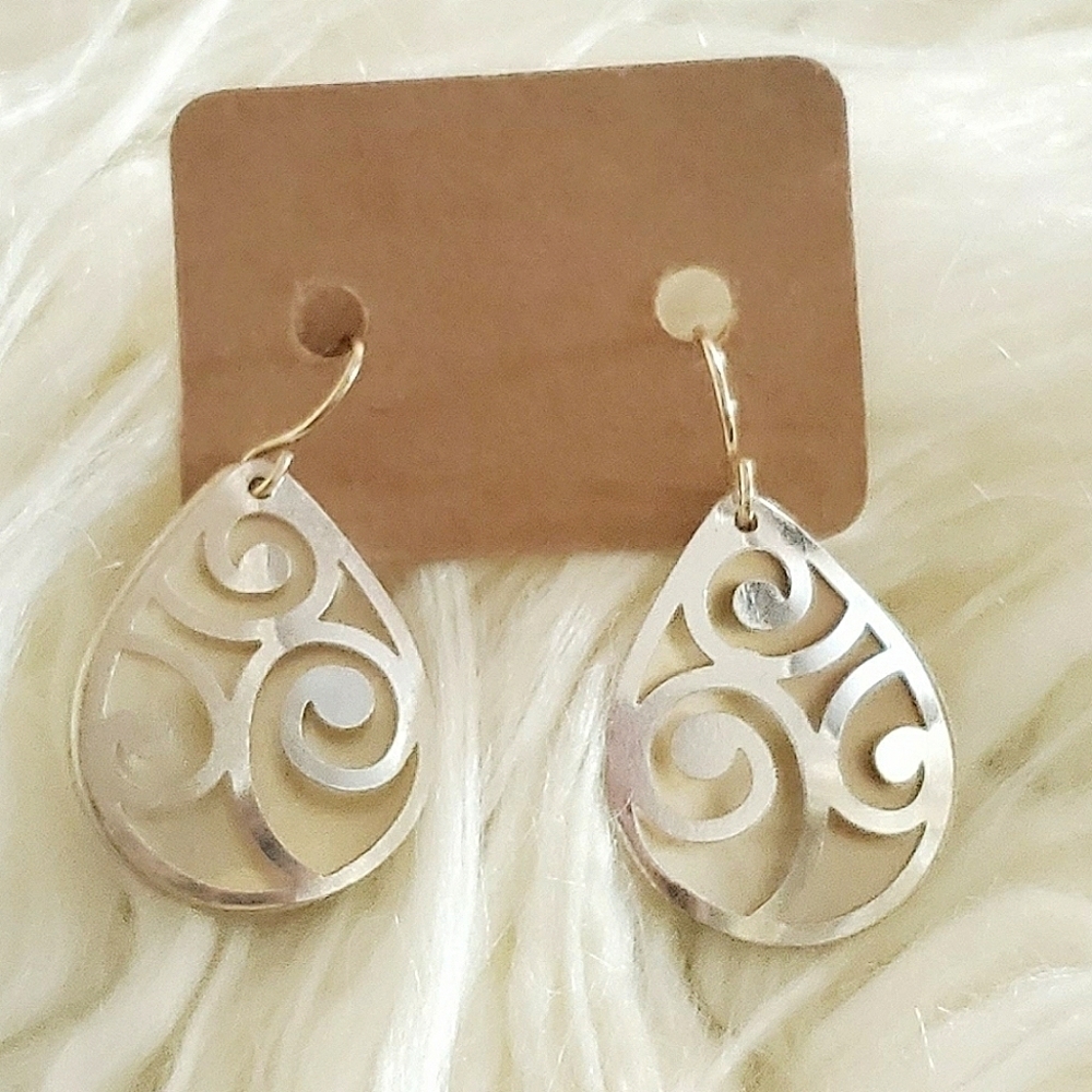 4/$20💃 Glittering Shaped Dangle Drop Earrings. 🌴